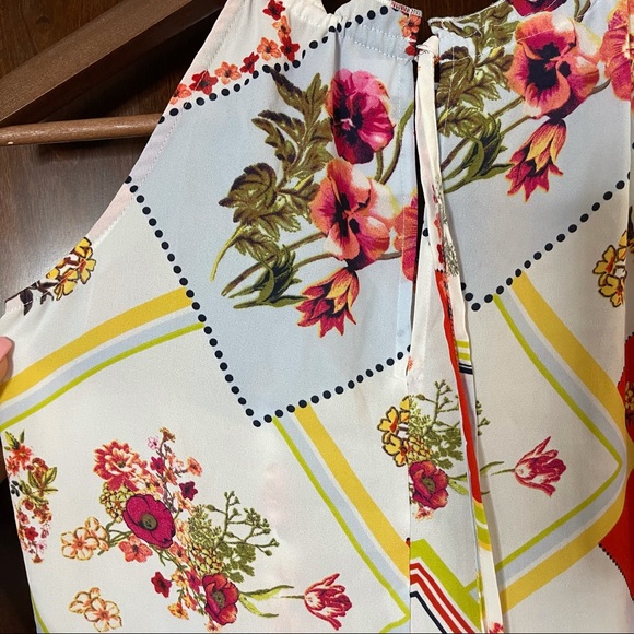 Women’s Halter Blouse with Pattern - Picture 7 of 7